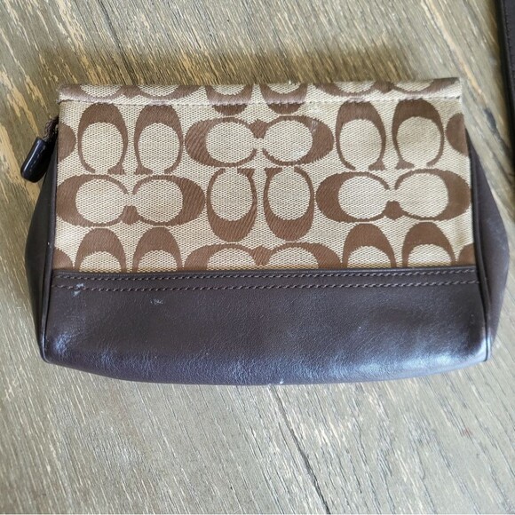 COACH Wristlet Signature Khaki With Brown Leather Trim Flaw - Picture 4 of 10